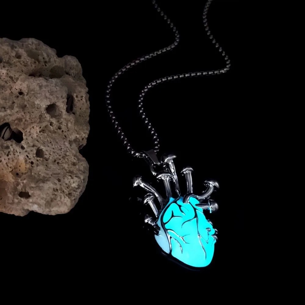 Heart Locket Glow in The Dark  - đánh giá và giá Men Accessories Locket
