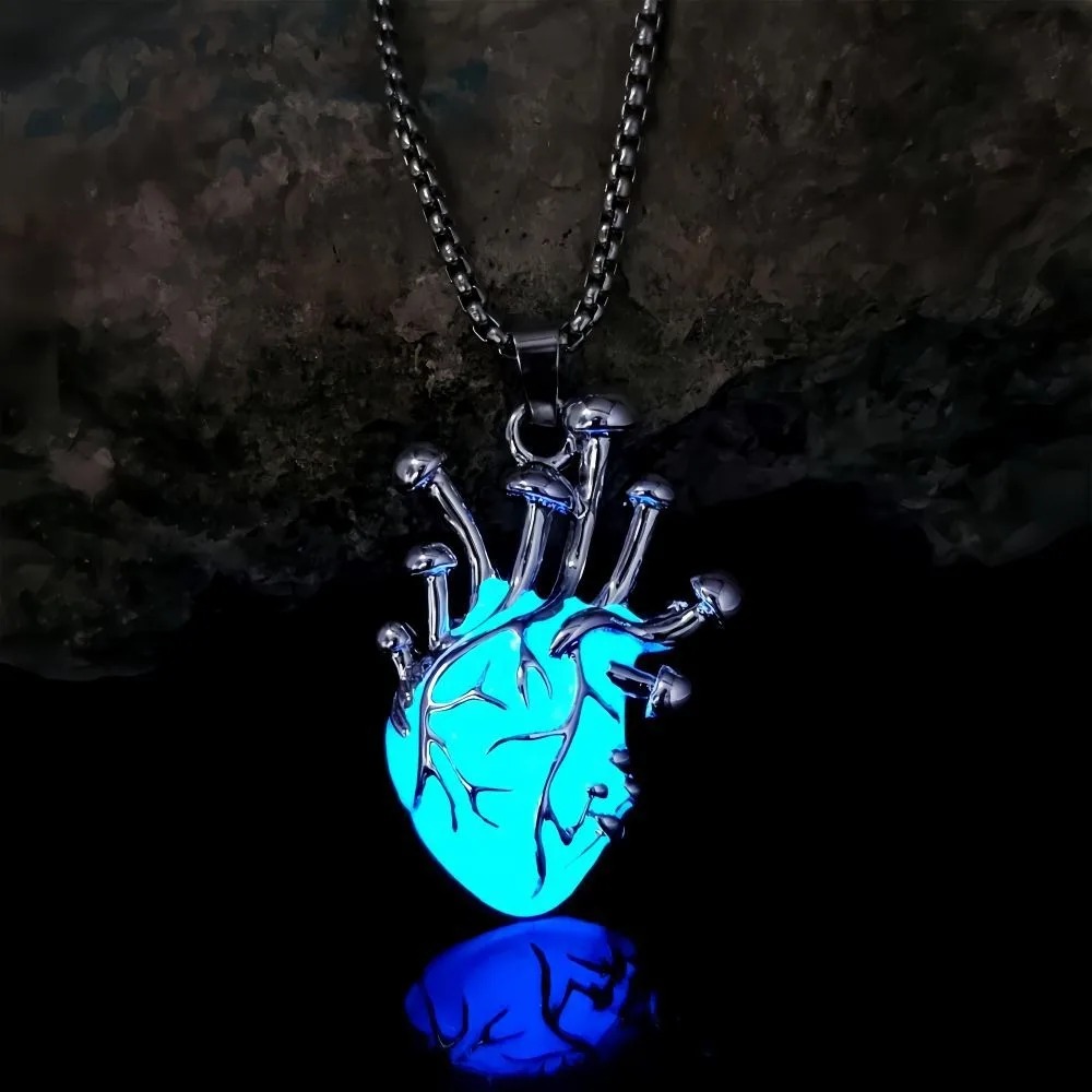 Heart Locket Glow in The Dark  - đánh giá và giá Men Accessories Locket